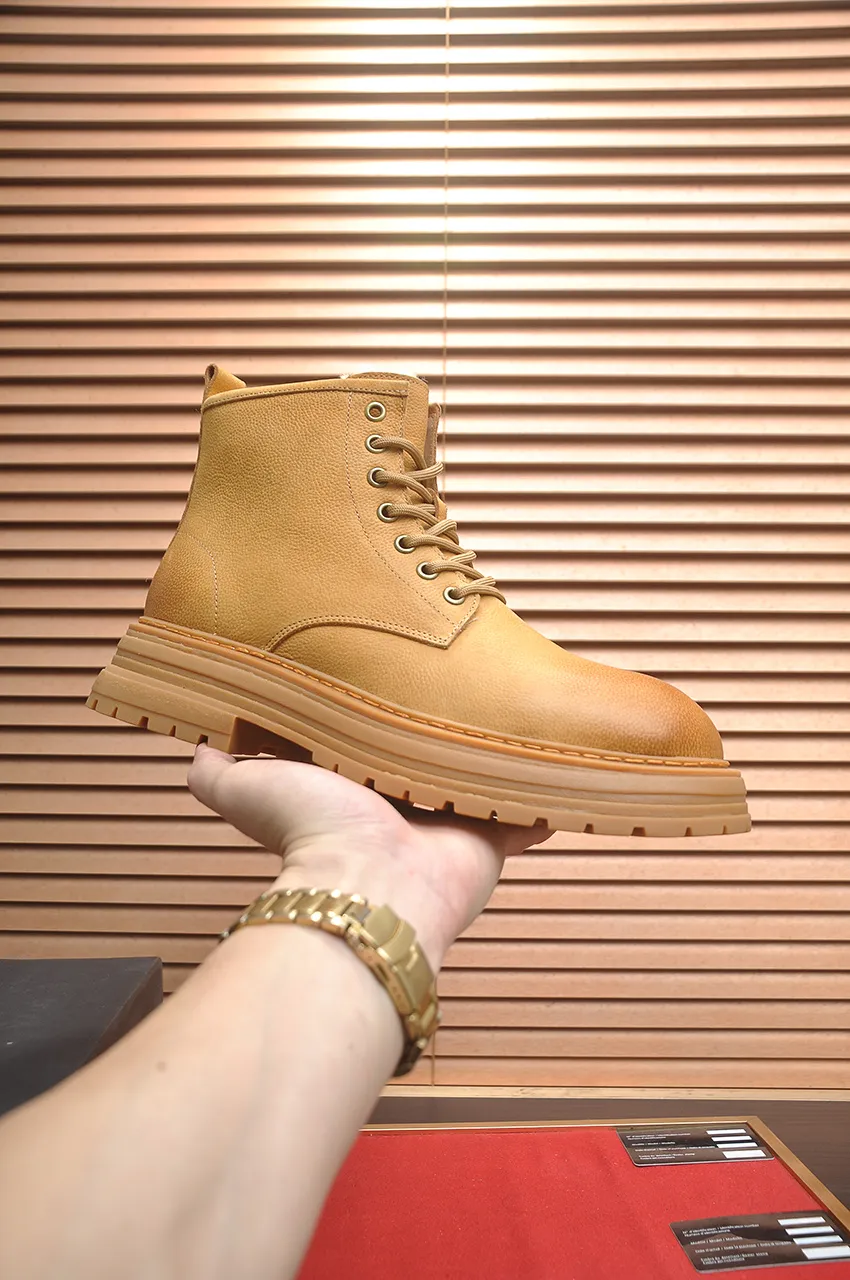 Men's shoes 💰680💶【UGG】(full genuine wool lining) Please pay attention to the quality of the original order and compare the thickness of the wool 🏮🏮Hot style Martin boots from Australia's warm luxury brand men's shoes, official website synchronization, Beckham men's style..., made of imported top-layer waxed cowhide, waxed toe box, Australian real wool velvet lining Carefully sewn...Imported rubber Martin boots outsole (comfortable, soft and wear-resistant). I really like the quality...Exquisite workmanship, you can't put it down once you see it. Code number 39-44